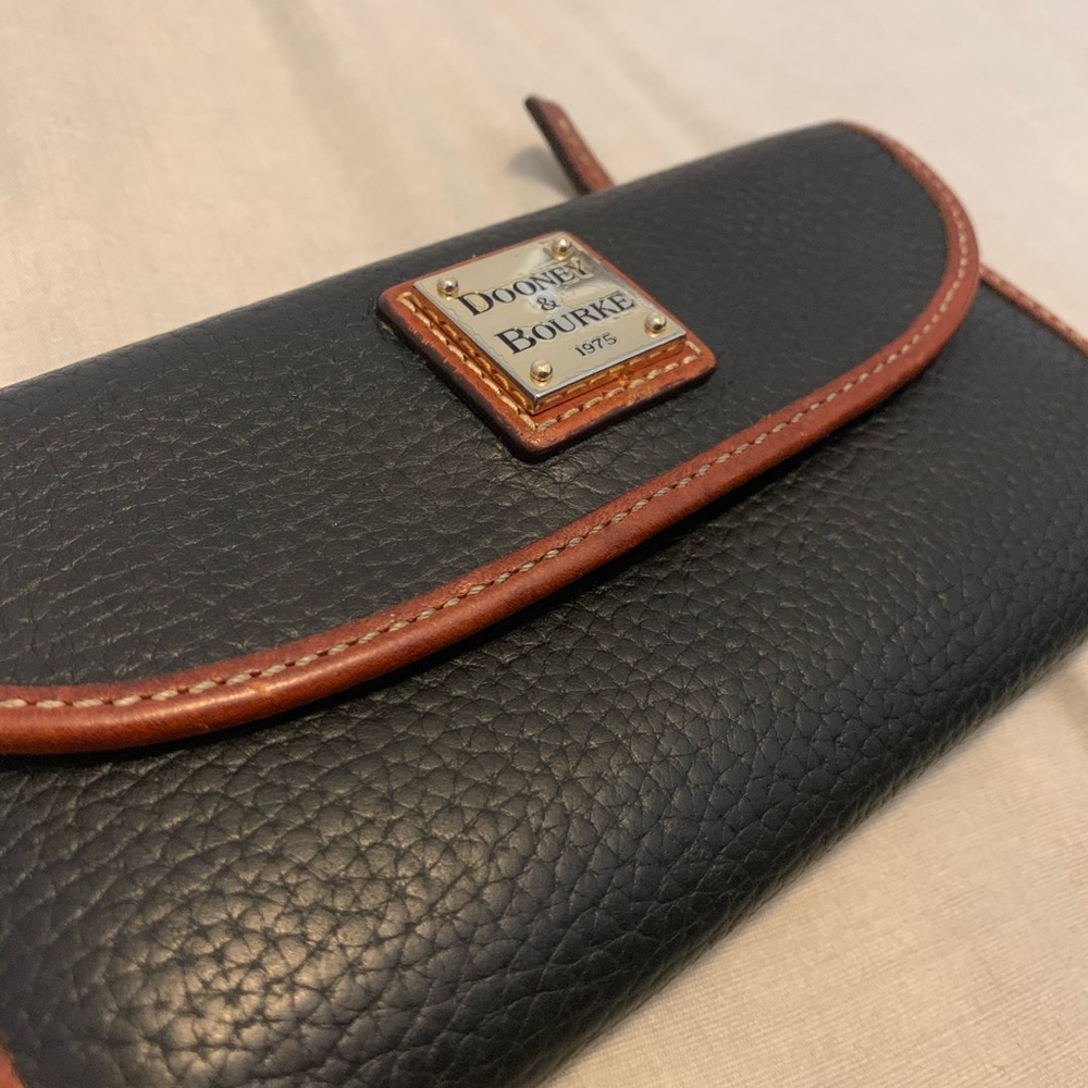Dooney and Bourne Pebble Grain Continental Clutch